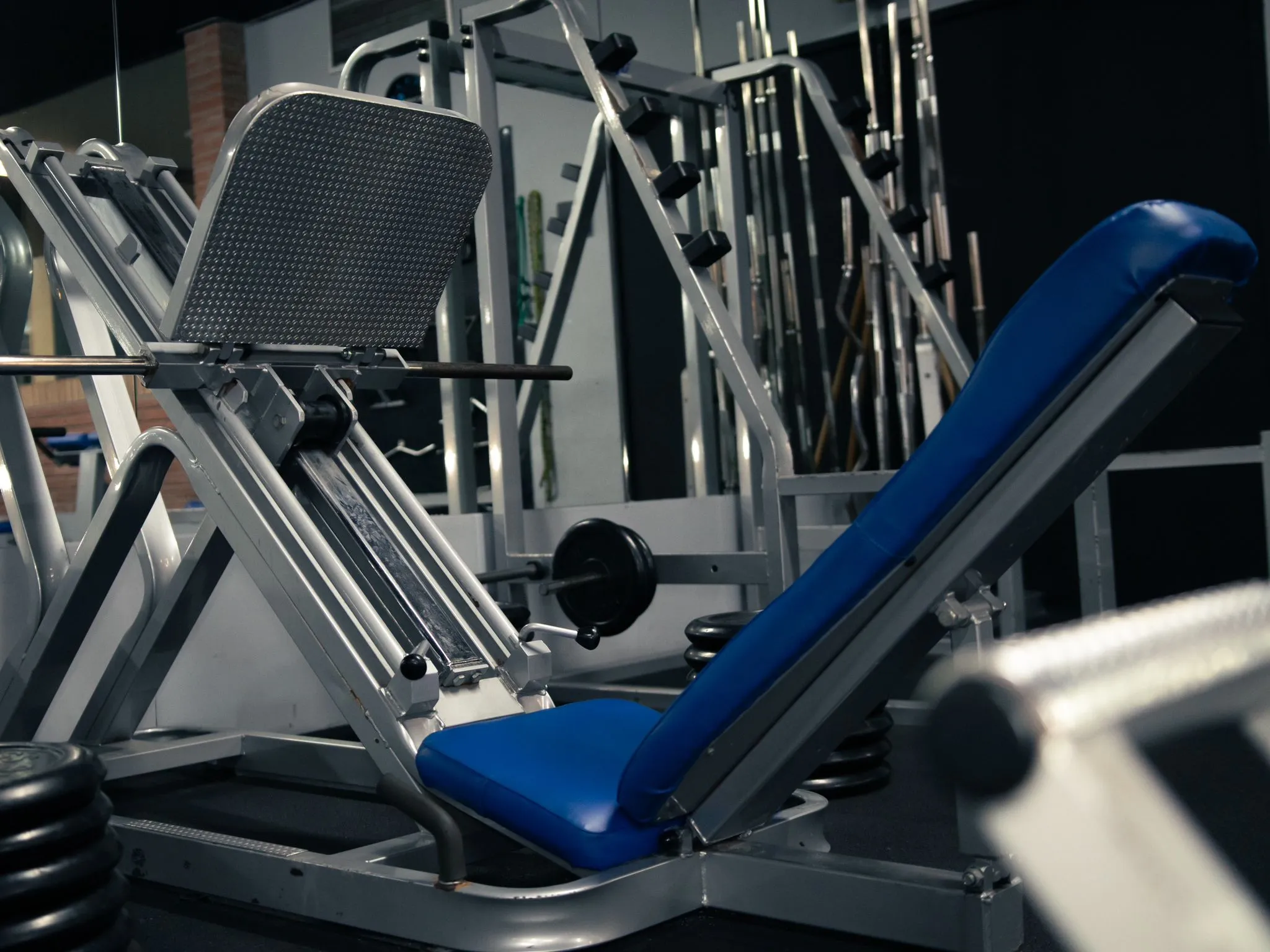 Prensa de piernas en el gimnasio